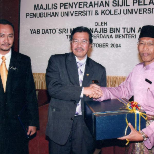 Pengiktirafan Status Kolej Universiti